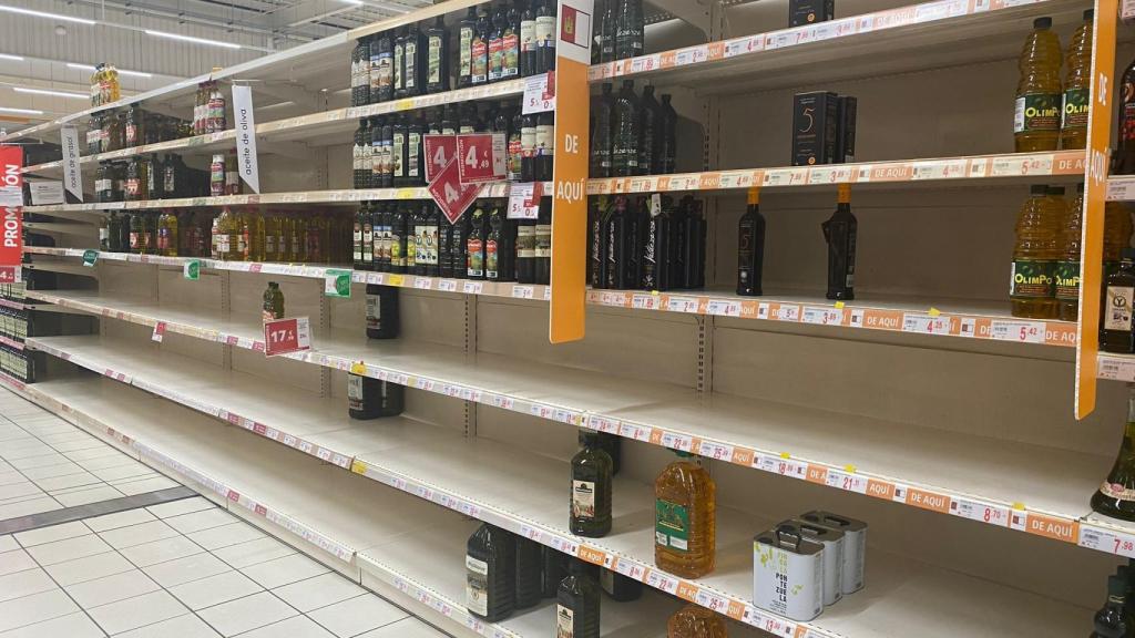 Desabastecimiento de aceite en el Alcampo de Albacete.