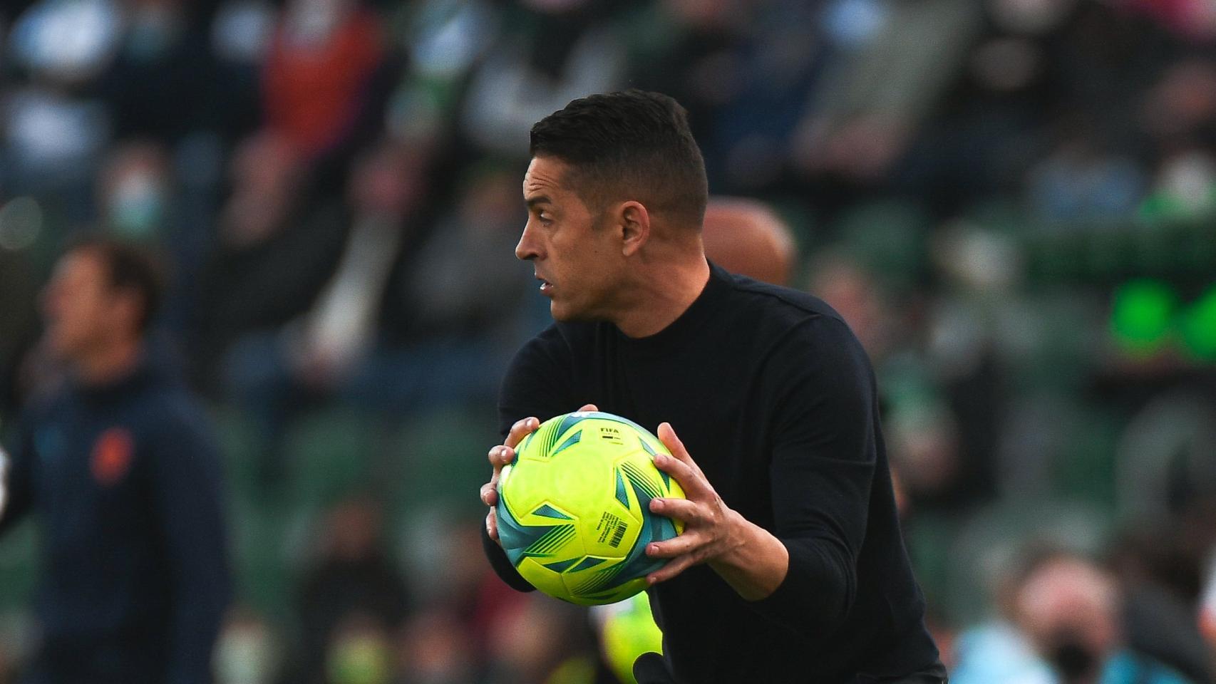 El presidente del Elche destaca la voluntad de mantener a Francisco como entrenador.