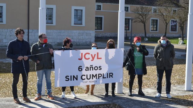 Imagen de archivo de una concentración de las familias ante la Consejería de Educación