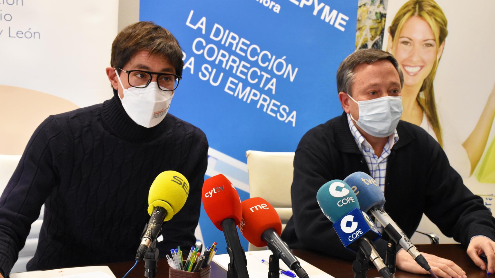 El presidente de la Confederación de Comercio de Castilla y León (Conferco), Adolfo Sáinz; y el presidente de Azeco, Ruperto Prieto