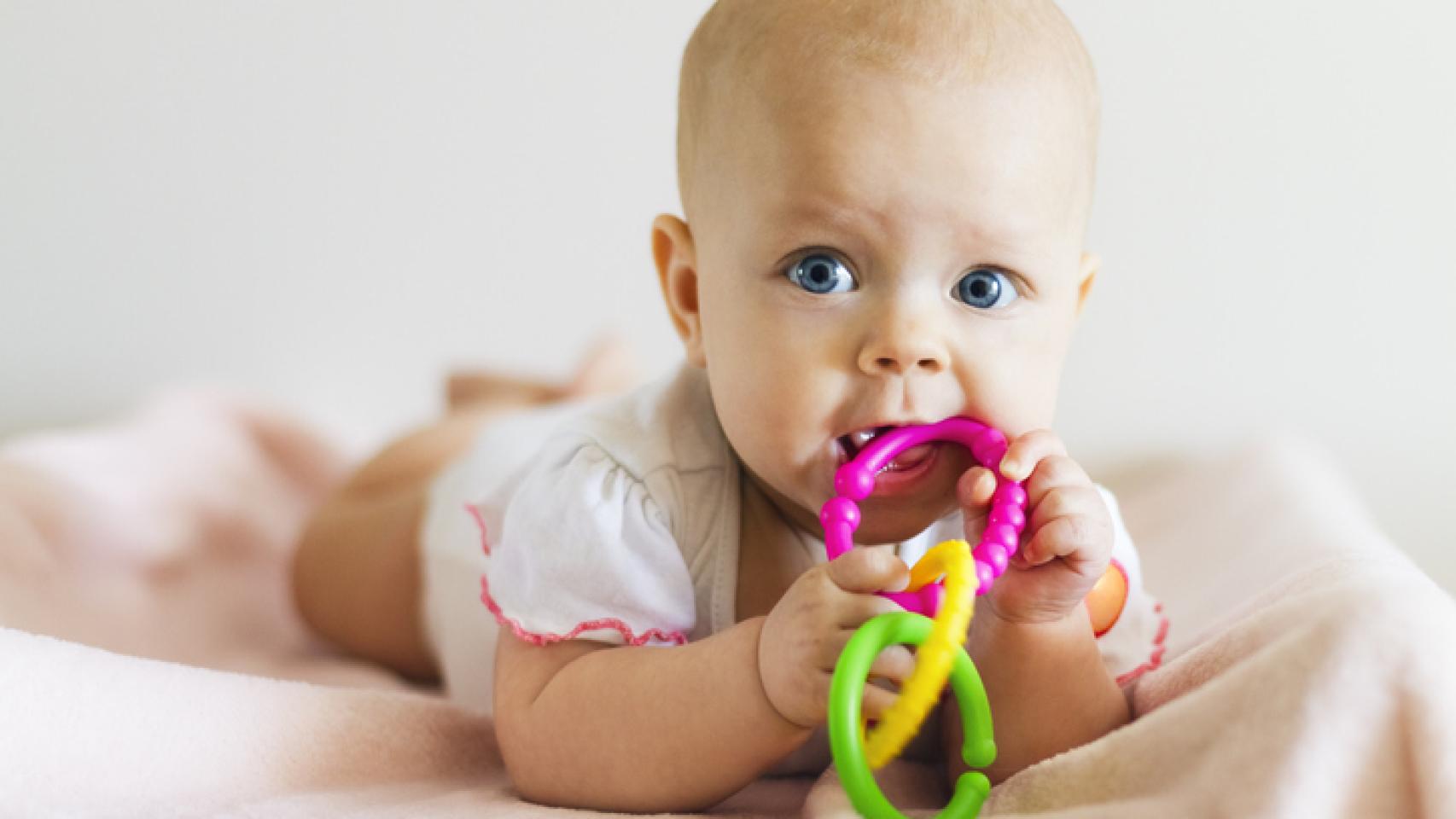 Limpieza segura para juguetes de bebés.