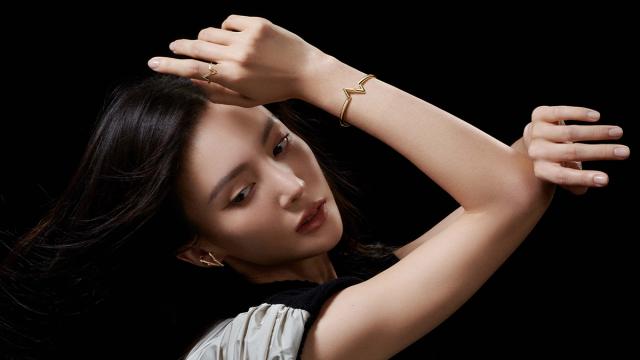 Louis Vuitton se ha convertido en el centro de la polémica por su última colección de complementos.