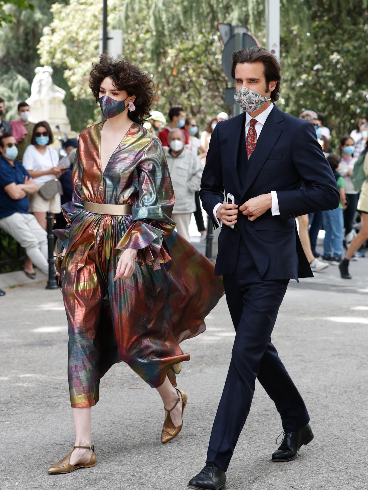 Brianda Fitz-James Stuar y su novio en la boda de Carlos Fitz-James y Sofía Palazuelo.