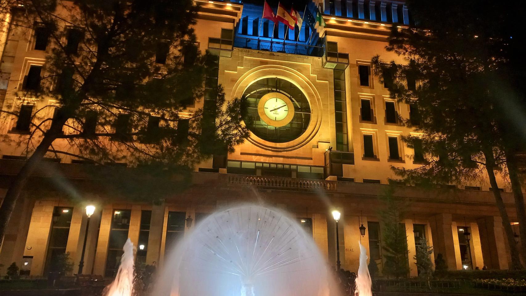 El Ayuntamiento de Albacete, iluminado con la bandera de Ucrania. Foto: Ayuntamiento de Albacete.