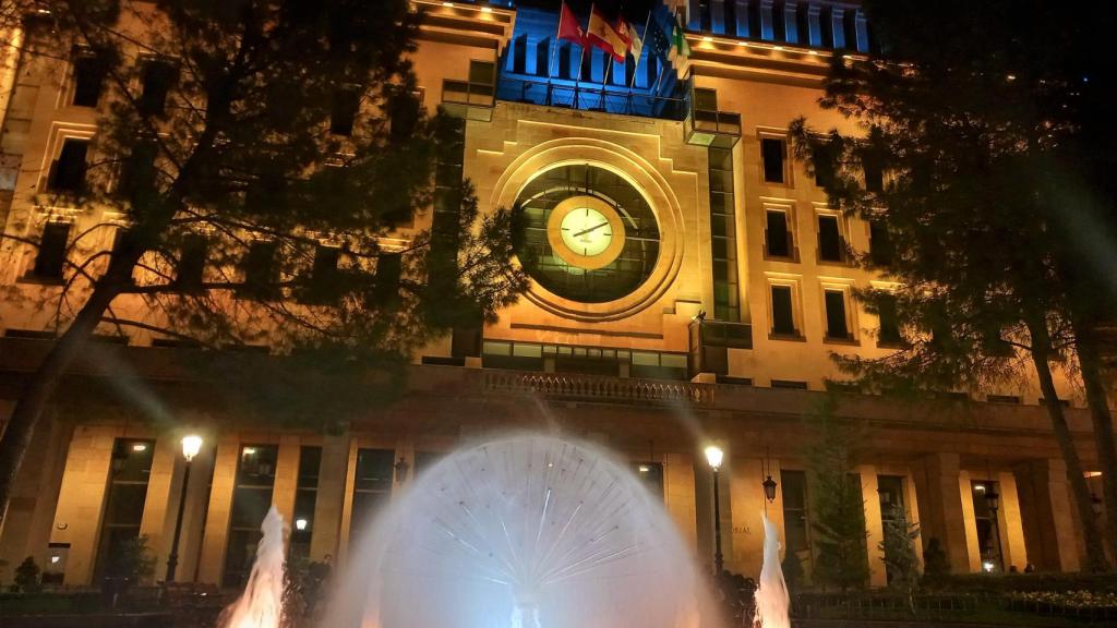 El Ayuntamiento de Albacete, iluminado con la bandera de Ucrania. Foto: Ayuntamiento de Albacete.