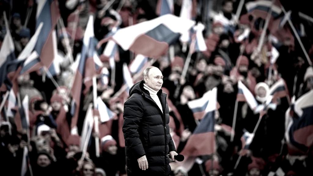 Una multitud arropa al presidente ruso Vladímir Putin.