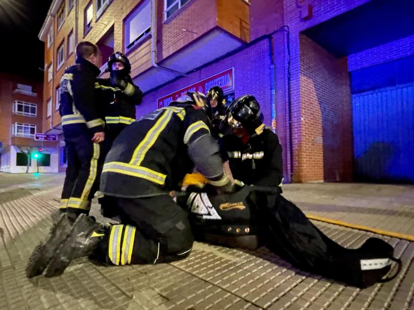 Susto en León tras incendiarse el mueble de una vivienda con el fuego de una vela