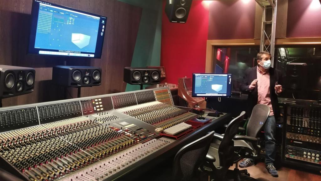 Ricardo Viñas, de Dolby, en la sala de grabación de PKO Studios con sistema Dolby Atmos. FOTO:  N. Hernández.