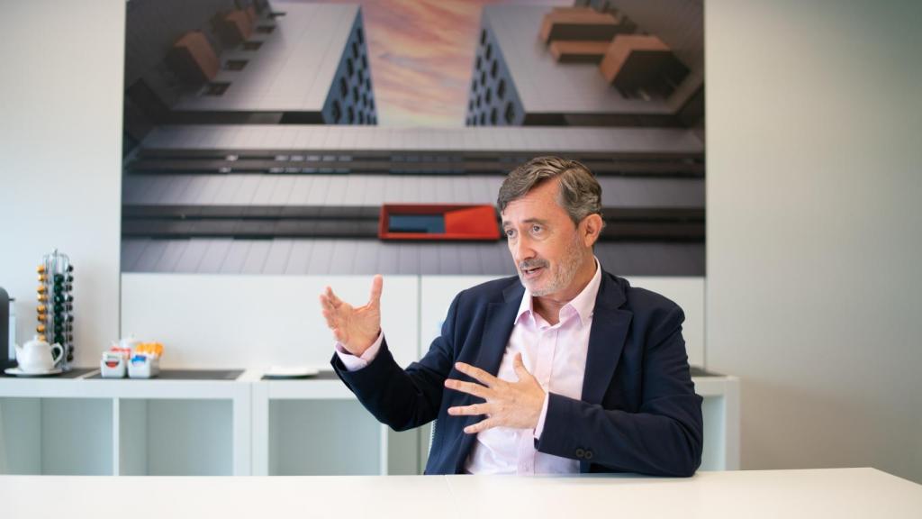 El CEO de Serveo explicando sus planes.