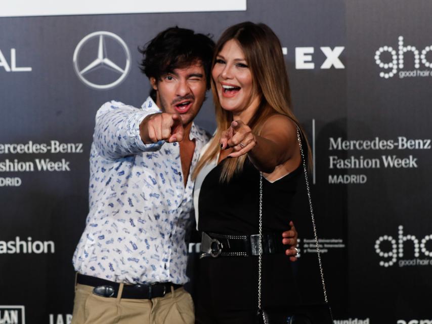 La venezolana y su hijo, Álex Lequio, en una imagen tomada en un 'photocall' en septiembre de 2021.