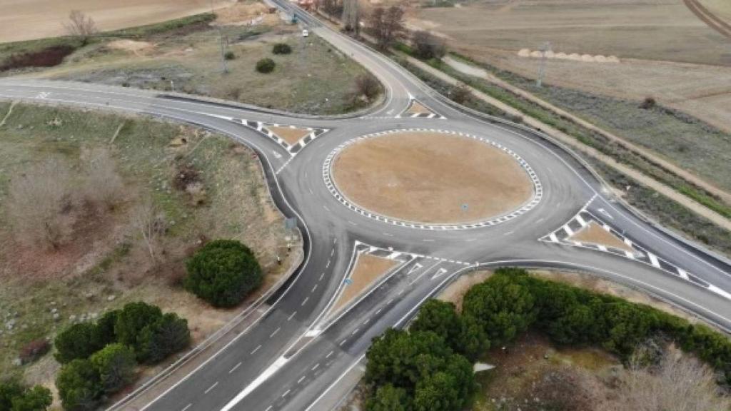 Glorieta cerrada en la N-620
