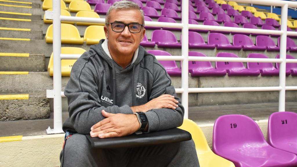 Paco García en la grada del Polideportivo Pisuerga