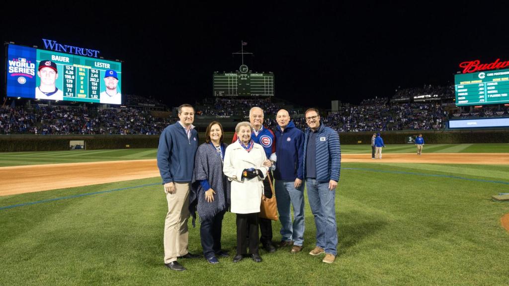 La familia Ricketts en el estadio de los Chicago Cubs.