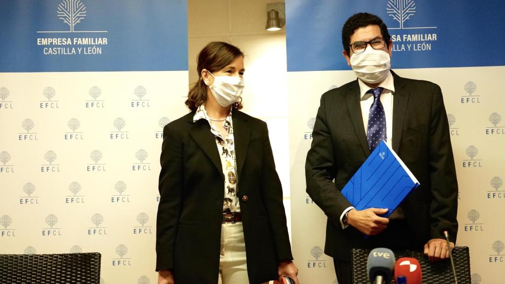 La presidenta de Empresa Familiar, Rocío Hervella, y el director de la asociación, Eduardo Estévez. ICAL