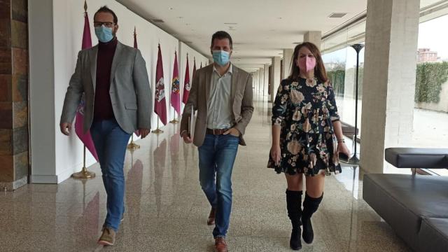 Luis Tudanca, momentos antes de comparecer hoy en las Cortes de Castilla y León