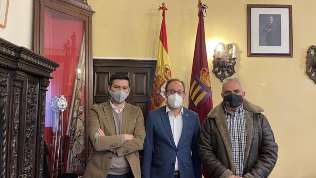 Encuentro entre los presidentes de Afecir y Aesconcir con el alcalde de Ciudad Rodrigo, Marcos Iglesias