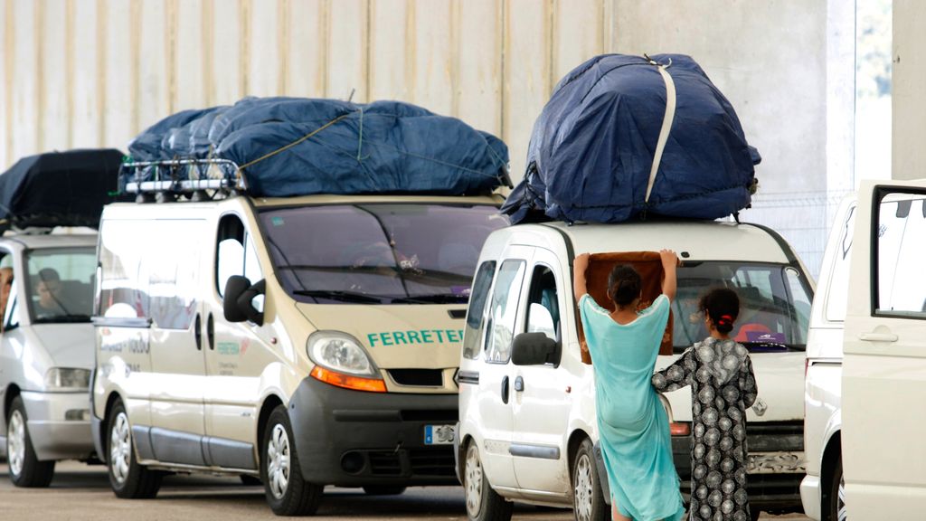 Vehículos en un puerto esperando para embarcar en el ferry rumbo a Melilla en 2019.