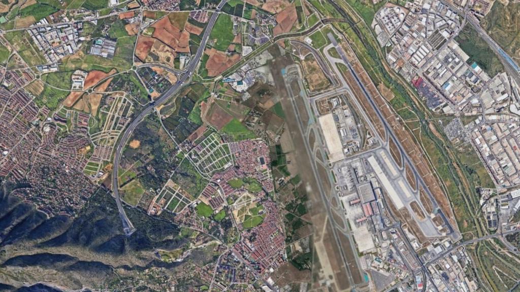 Vista de la hiperronda y el aeropuerto de Málaga.