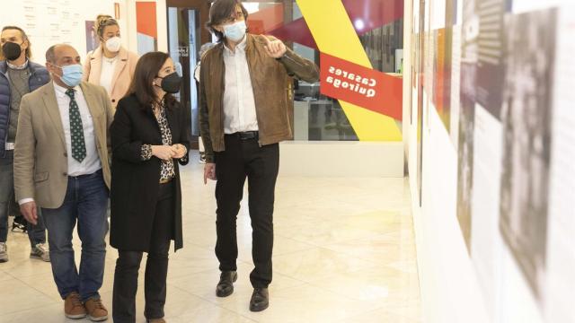 La alcaldesa de A Coruña, Inés Rey, presenta una muestra sobre la actriz María Casares.