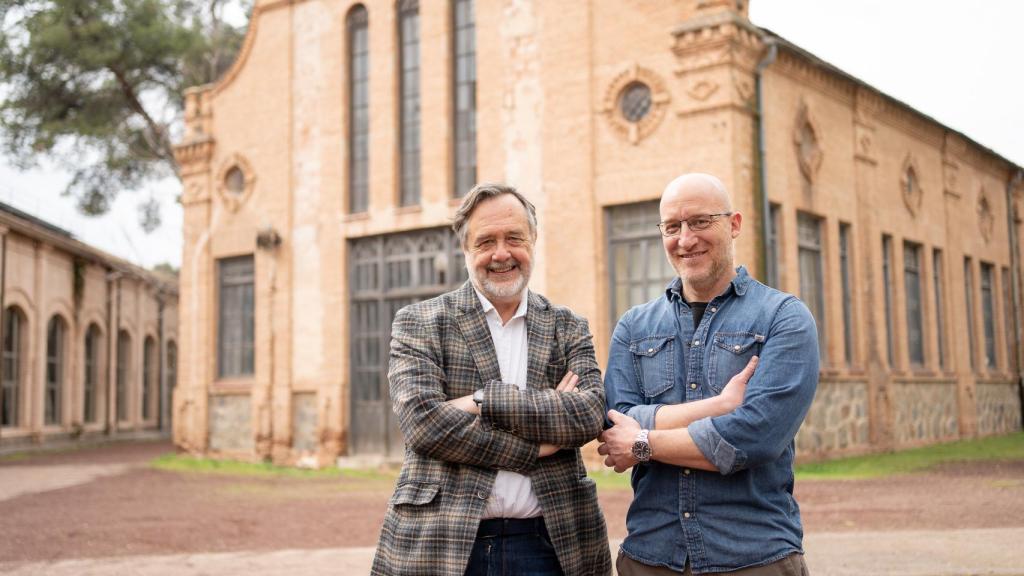 El geriatra Francisco José García (izq.) y el catedrático de Ciencias del Deporte Luis Alegre, en Toledo.