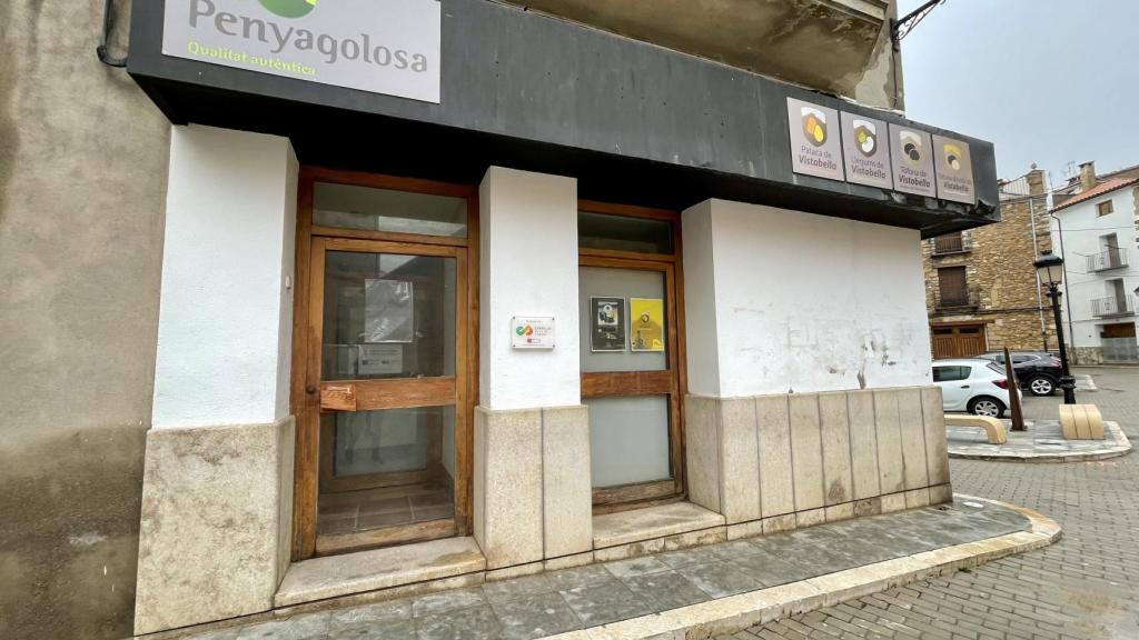 Local donde el grupo iba a abrir una pendería en Vistabella.