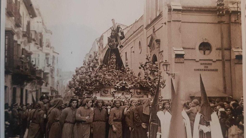 El Rico, ante el desaparecido convento de la Encarnación.