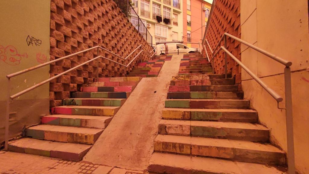 En estas escaleras el Joker de Joaquin Phoenix también hubiera bailado a gusto.