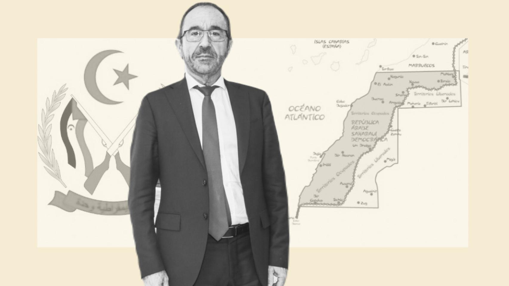 El director de Casa Mediterráneo sobre un mapa elaborado por el Frente Polisario.