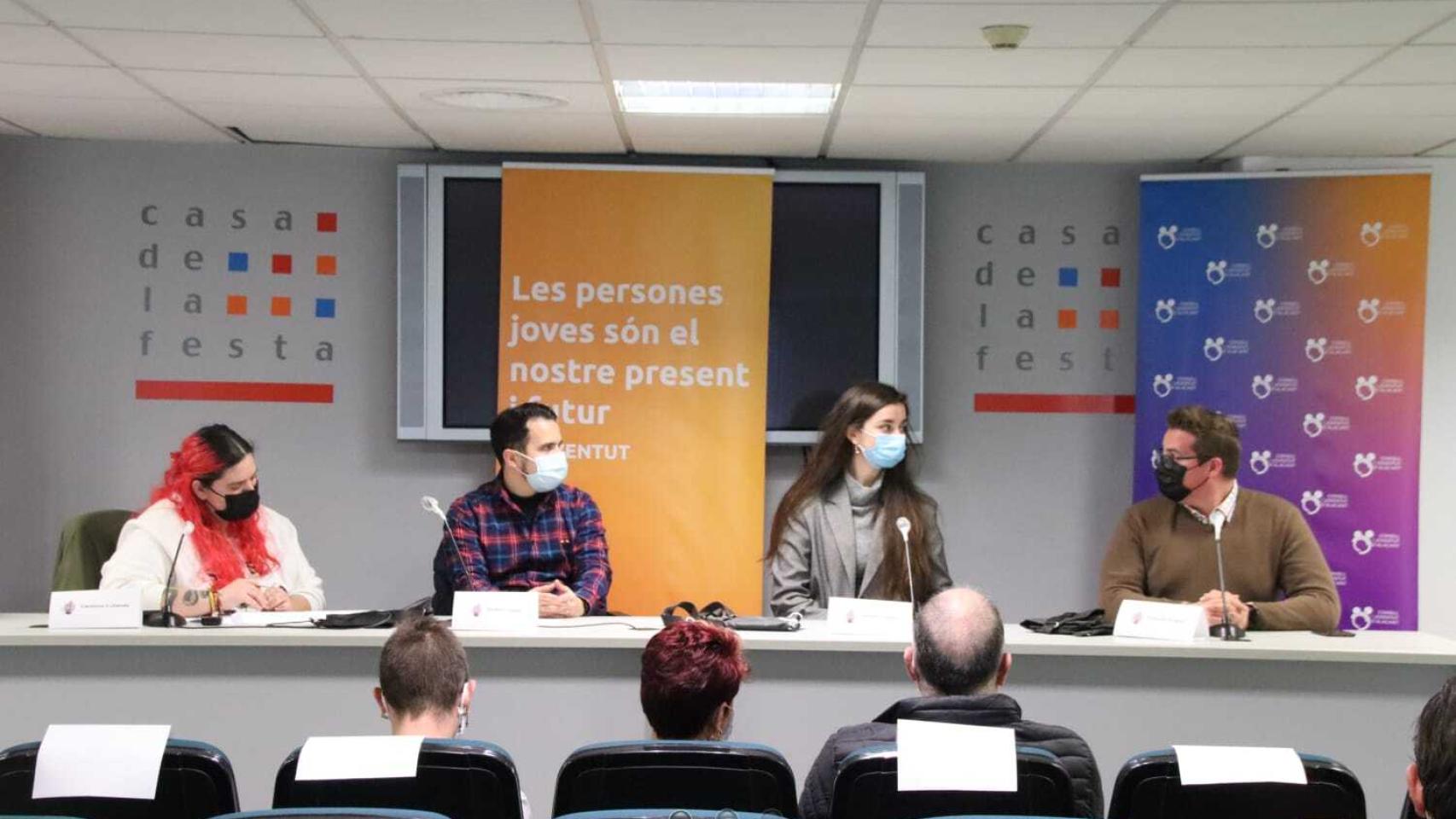 Ponentes en la mesa redonda 'La juventud y la Semana Santa alicantina'.