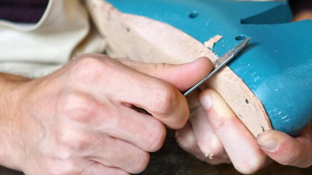 El sector del calzado señala en Elche las causas que retrasan su recuperación del mercado.