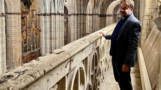 El concejal de Turismo del Ayuntamiento de Salamana, Fernando Castaño, en las torres de la Catedral