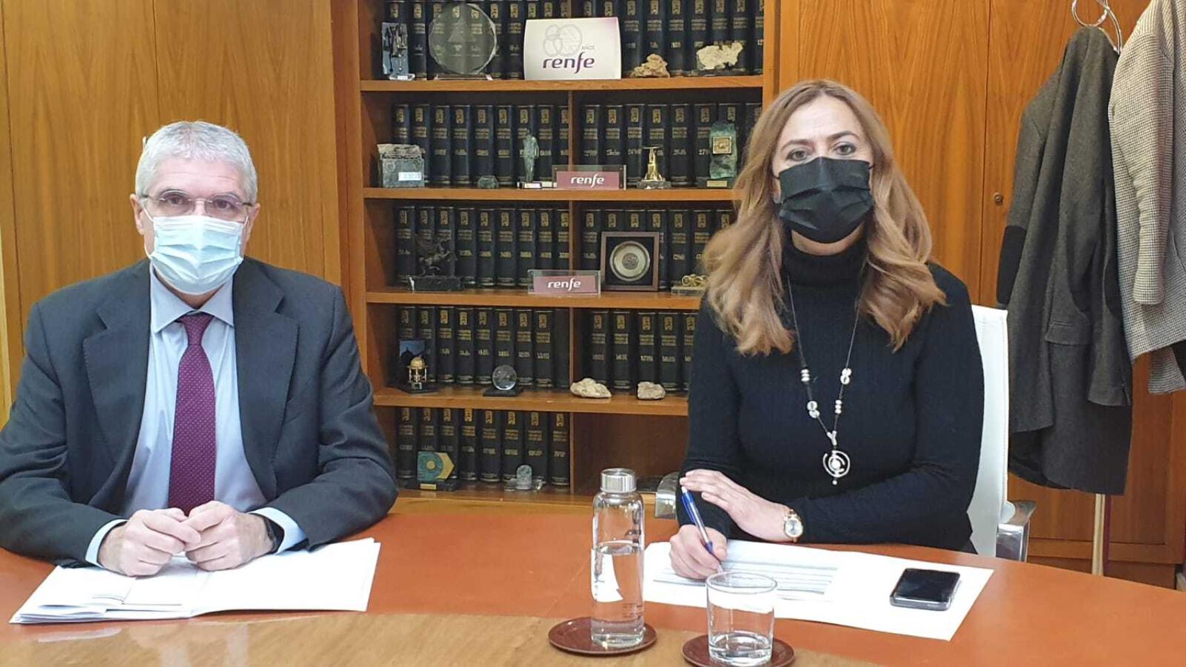 La delegada del Gobierno en Castilla y León, Virginia Barcones, se reunió ayer con el presidente de RENFE, Isaías Taboas