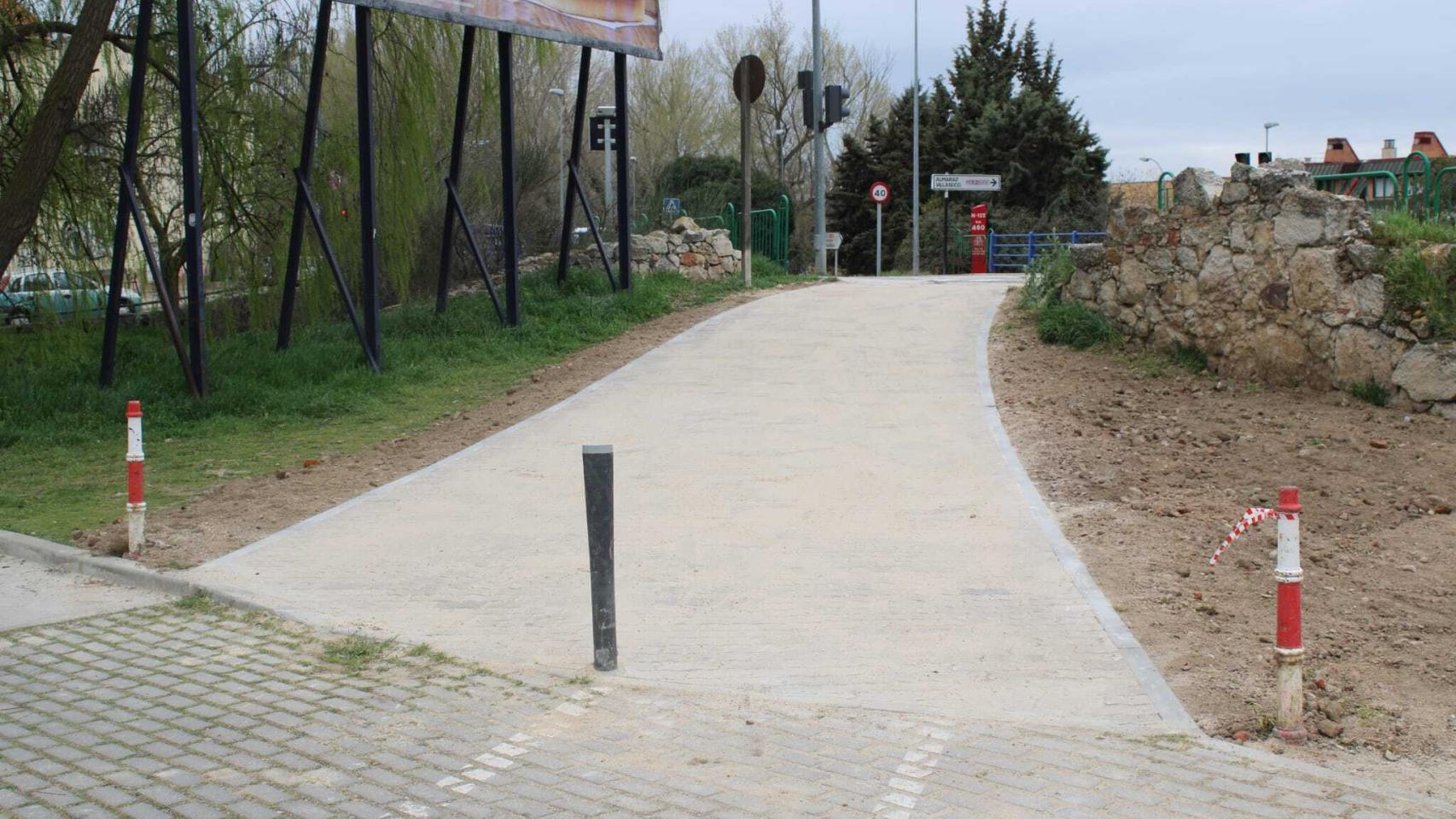 Un nuevo acceso para el parking de autocaravanas en el parque de la avenida de la Frontera