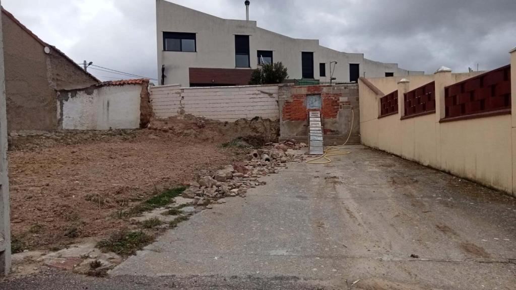 Calle de propiedad municipal en Entrala sobre cuya venta ha alertado el PSOE