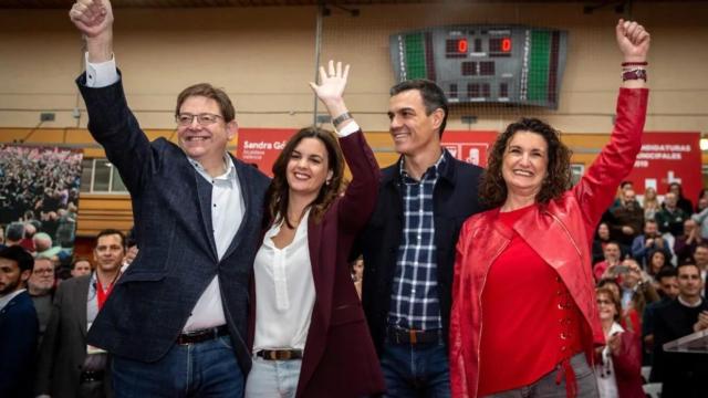 Ximo Puig, Sandra Gómez, Pedro Sánchez y Mercedes Caballero, en una imagen de archivo. EE
