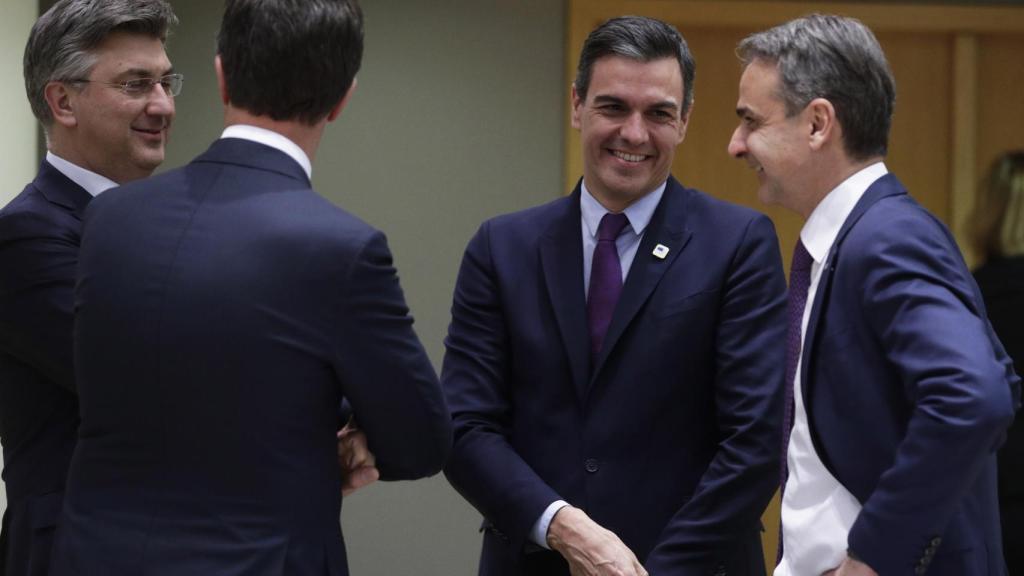 Pedro Sánchez con los primeros ministros de Croacia, Andrej Plenkovic; Países Bajos, Mark Rutte, y Grecia, Kyriakos Mitsotakis, este jueves en Bruselas.