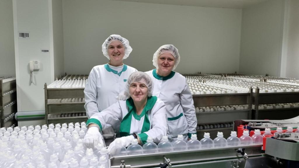 Trabajadoras de la farmacéutica ucraniana Darnitsa.