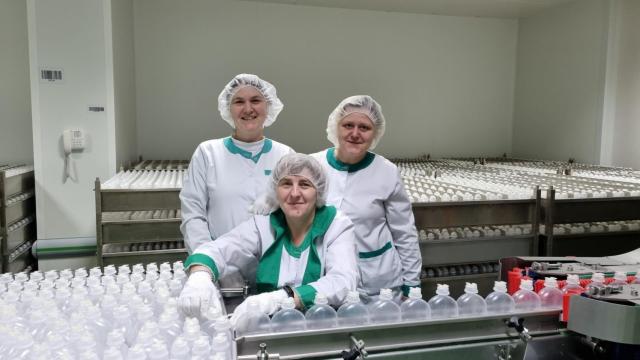 Trabajadoras de la farmacéutica ucraniana Darnitsa.
