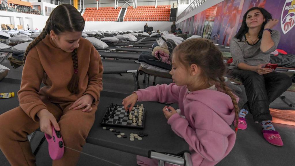Familias refugiadas ucranianas a su llegada a Moldavia.