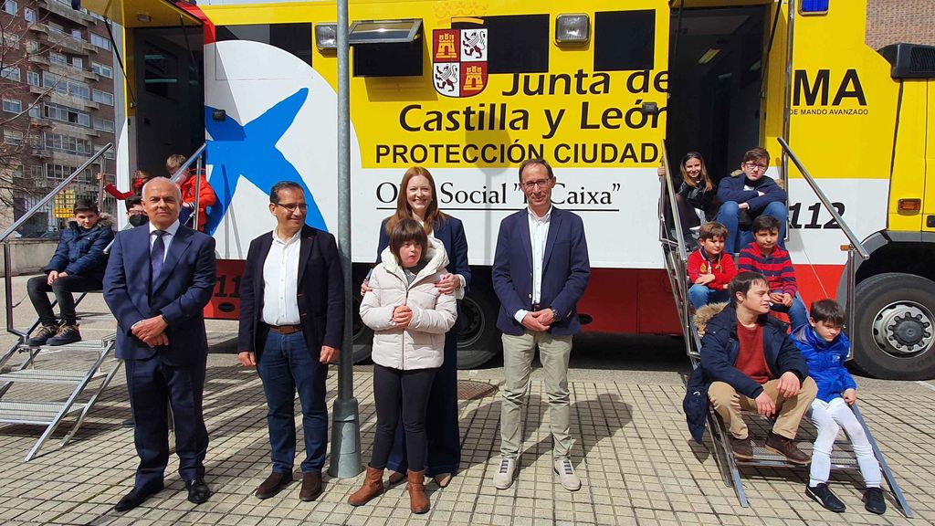 Los escolares premiados visitan el Centro de Emergencias de Castilla y Leon
