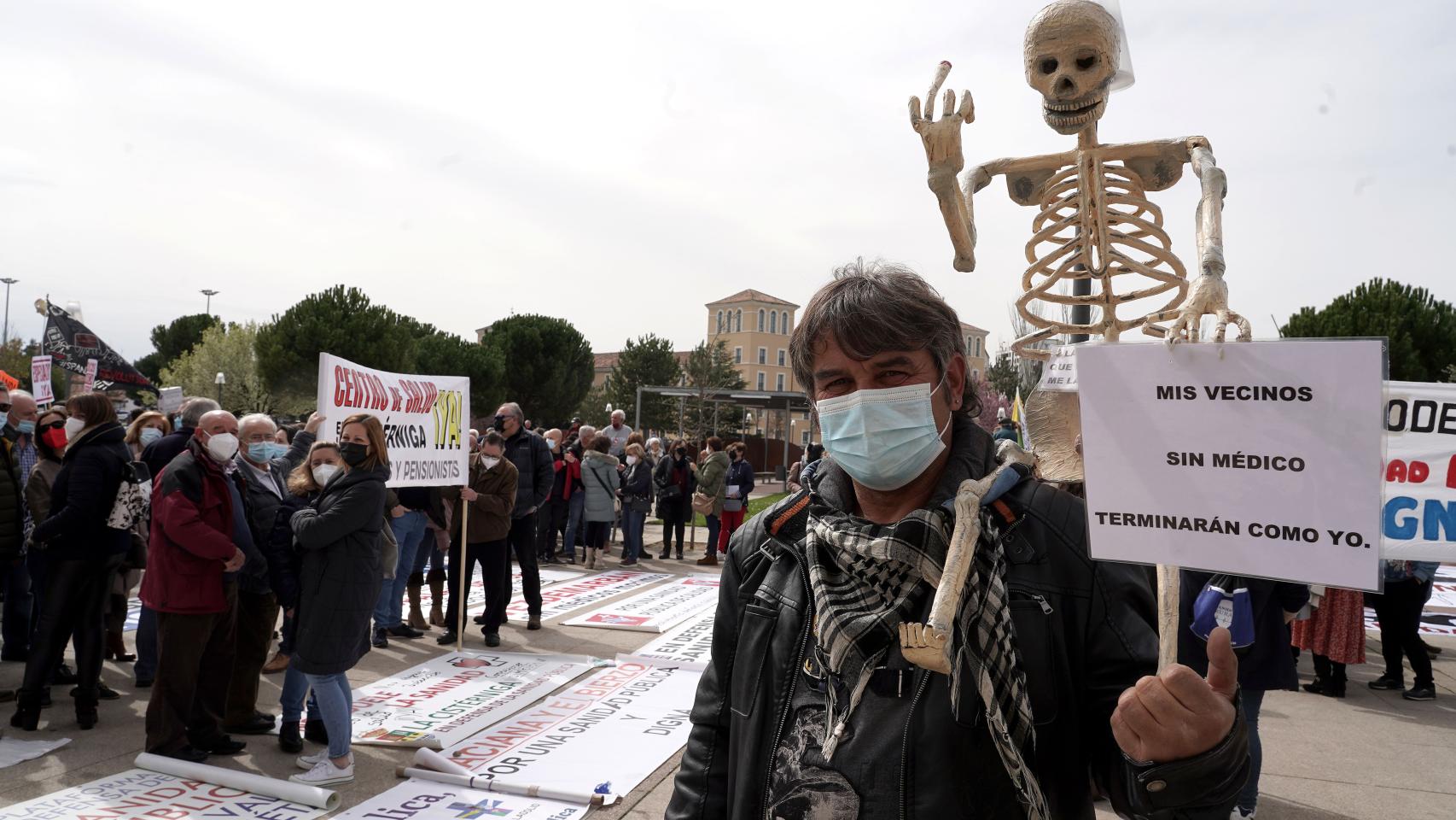 Concentración en las Cortes de las plataformas en defensa de las sanidad pública