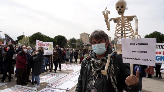 Concentración en las Cortes de las plataformas en defensa de las sanidad pública