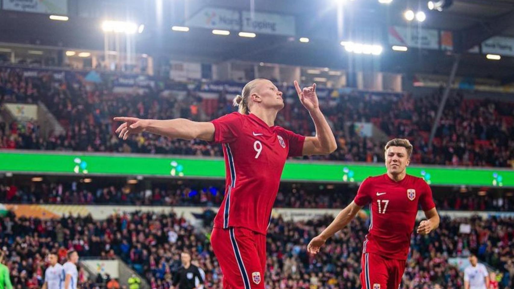 Haaland celebra un gol con Noruega