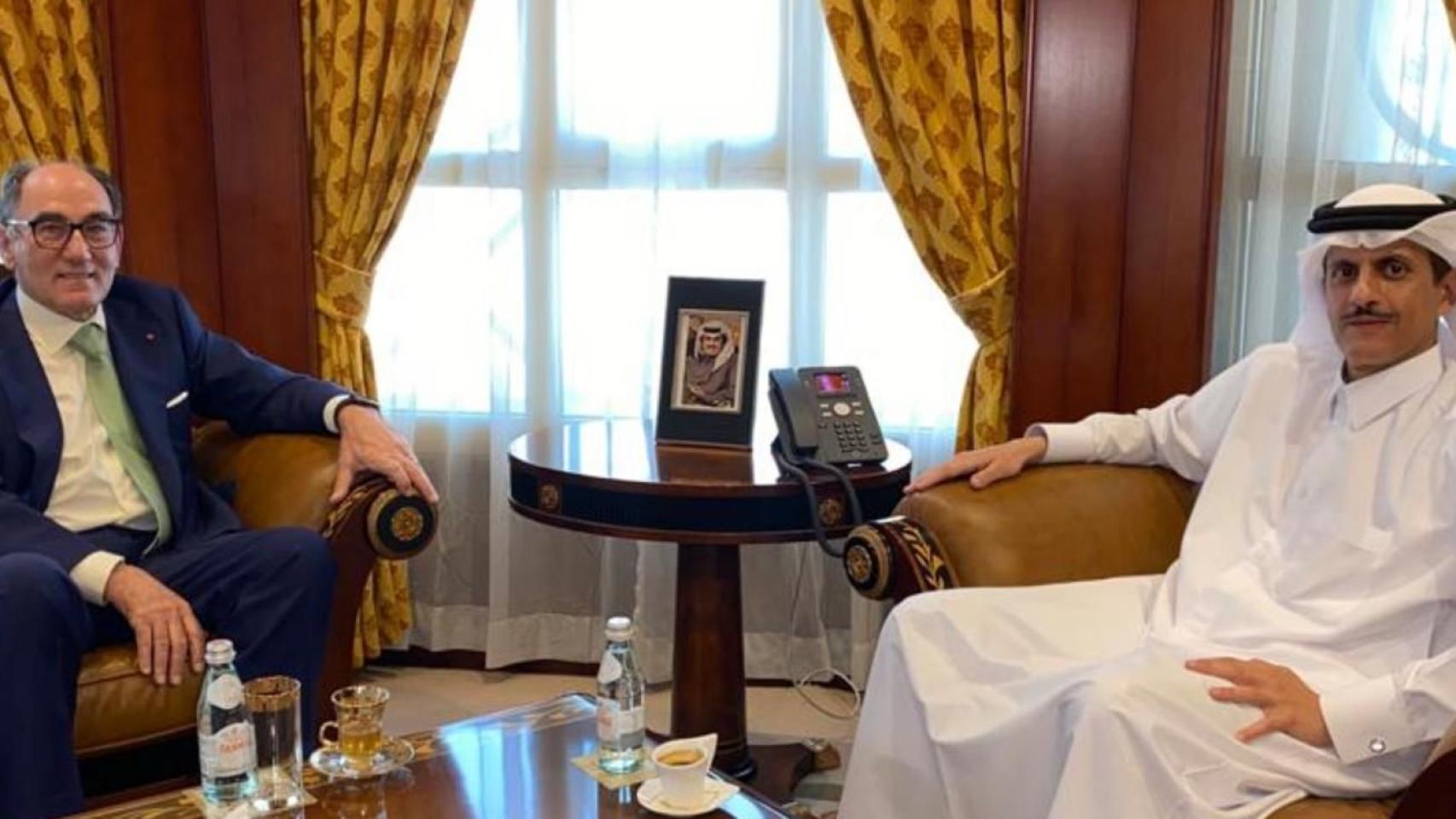 El presidente de Iberdrola, Ignacio Sánchez Galán, junto a Shk. Dr. Khalid bin Thani bin Abdullah Al Thani, presidente de Qatar International Islamic Bank