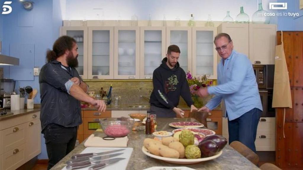 Broncano junto a El Sevilla y Bertín Osborne durante su presencia en 'Mi casa es la tuya'.