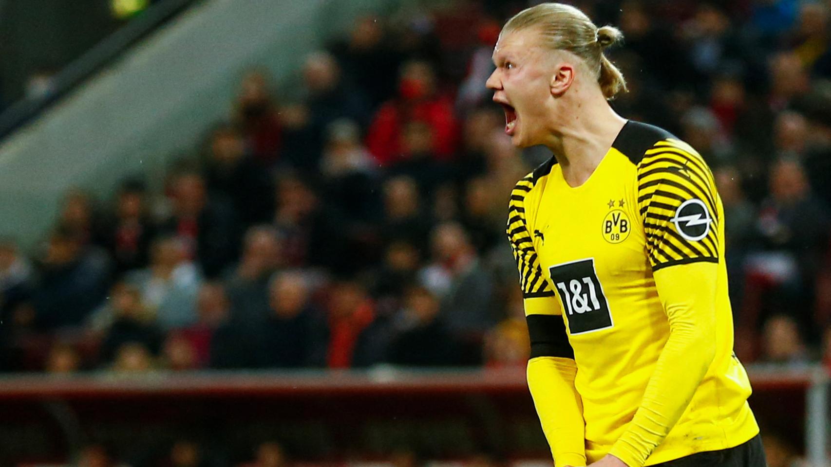 Erling Haaland protestando durante un partido del Borussia Dortmund