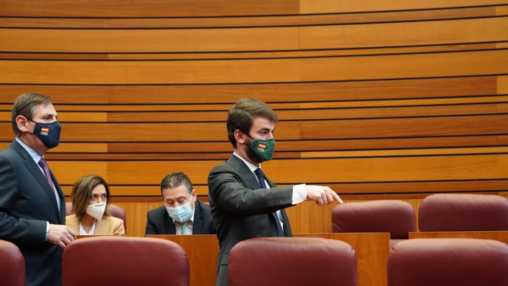 El procurador de Vox Juan García Gallardo ocupa su escaño en el Pleno de constitución de las Cortes de Castilla y León