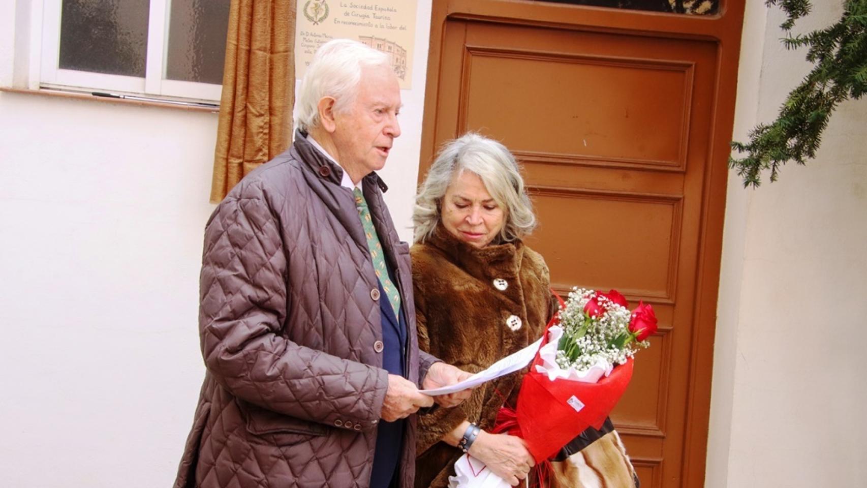 El doctor Mateo junto a su esposa / Natalia Calvo
