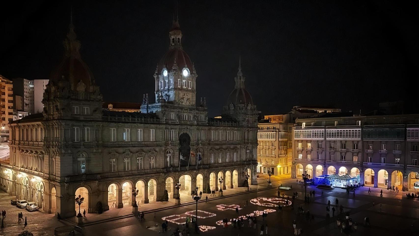 La plaza de María Pita de A Coruña durante la Hora del Planeta en 2022.