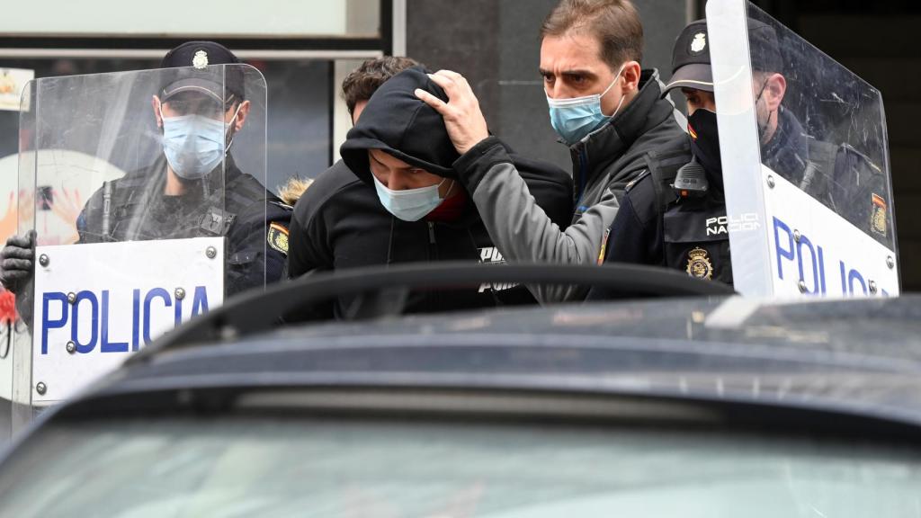 Uno de los detenidos tras el presunto asesinato
